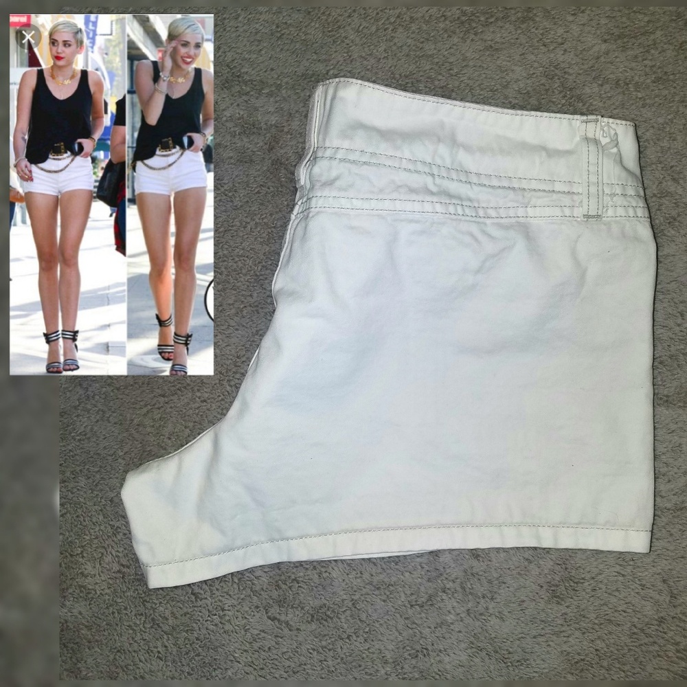 Lots of Leg White Short Shorts TRENDING SPRING 8 - Picture 4 of 7